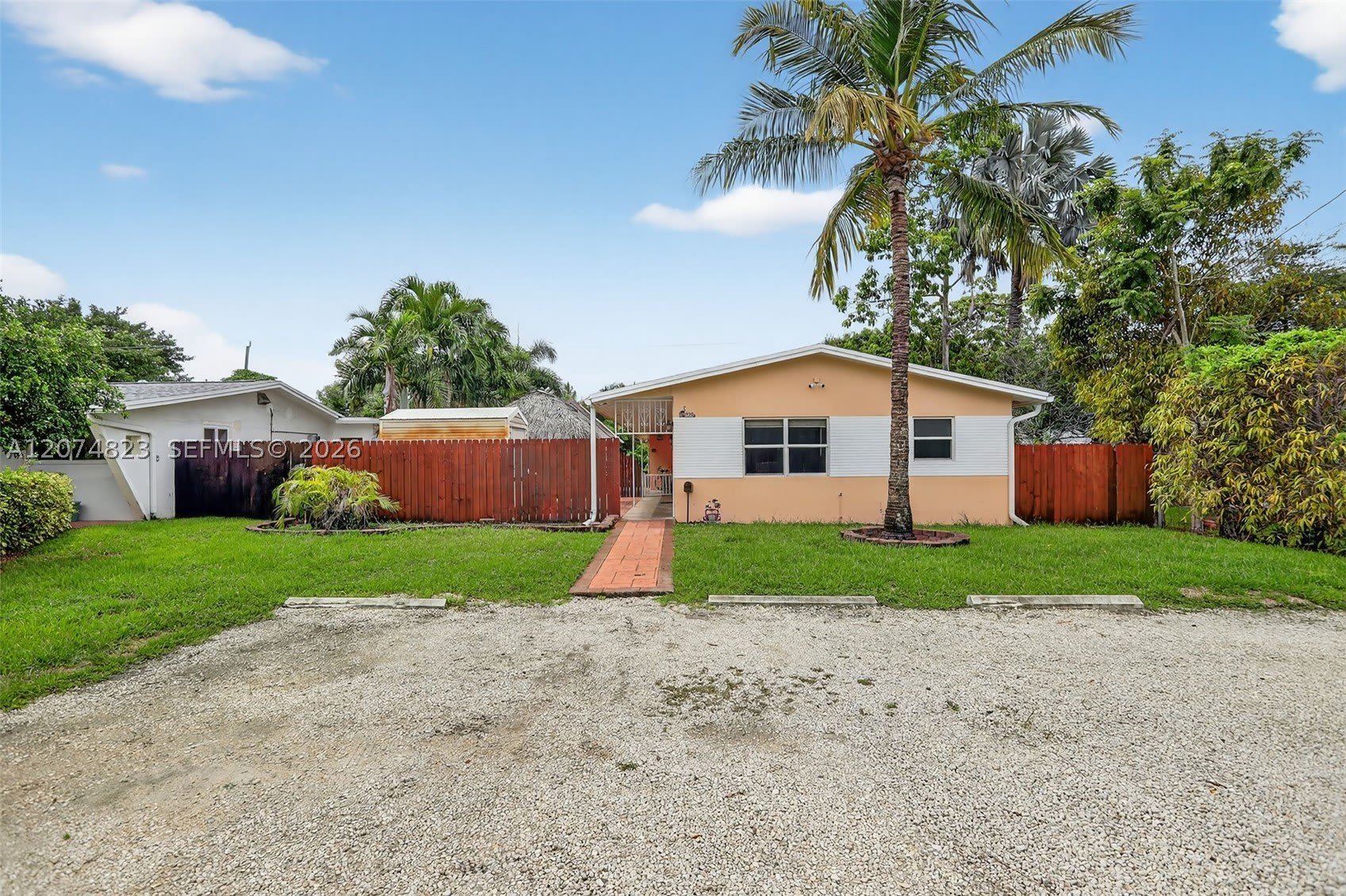920 SW 30th St – photo 2