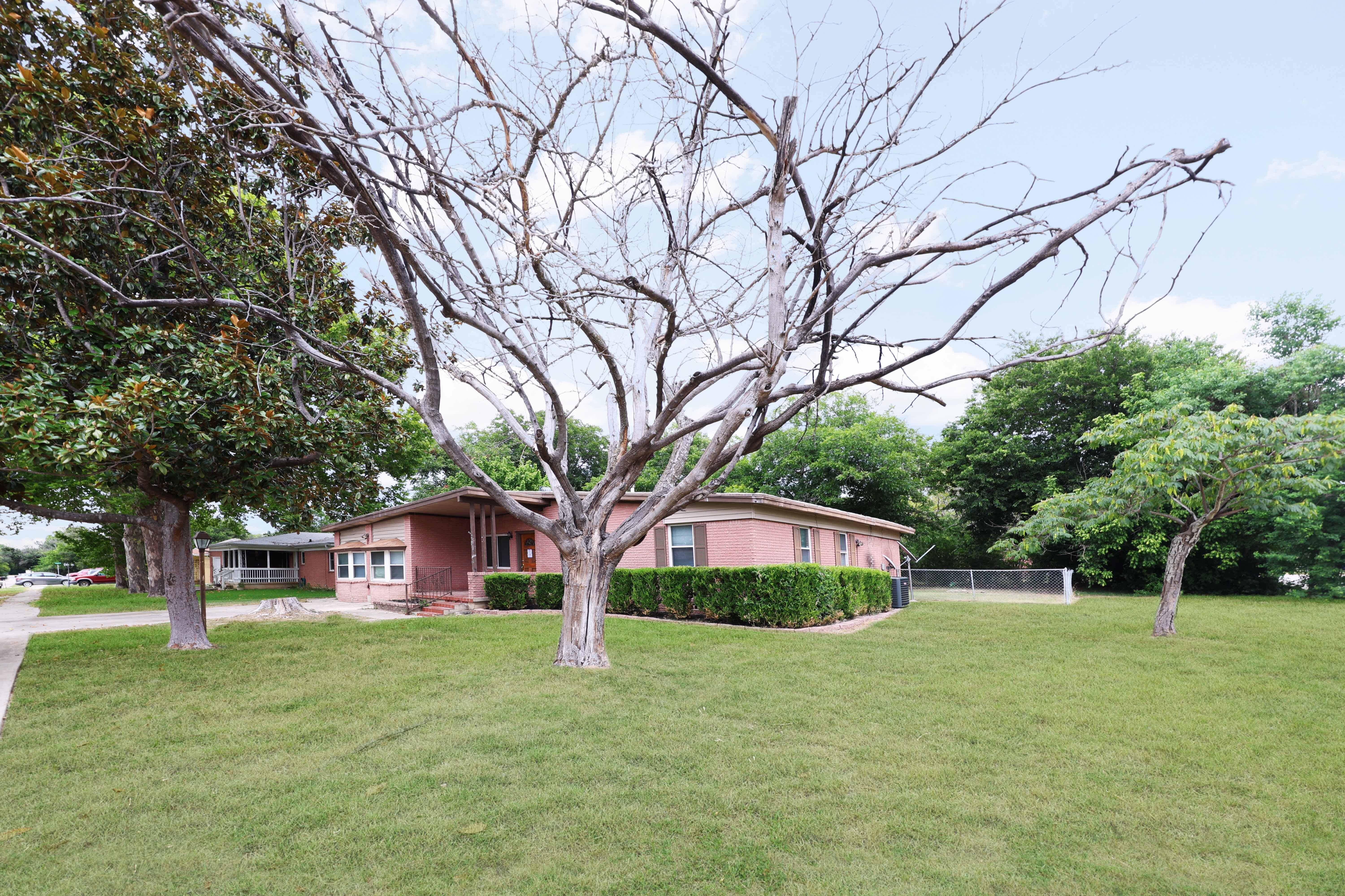 307 Oak St – photo 3