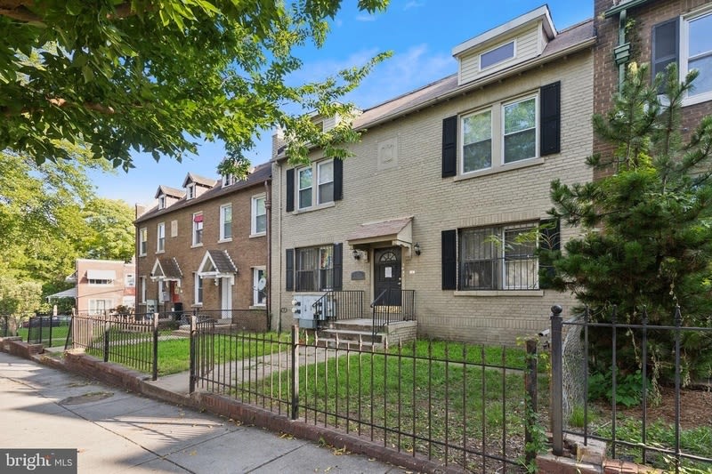 1106 Queen St NE – photo 2