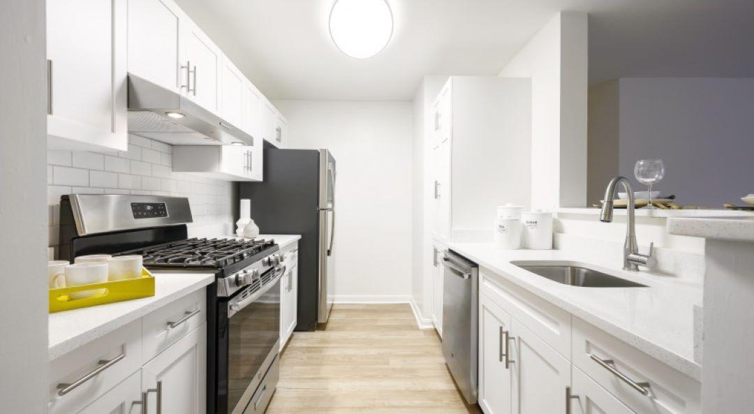 492 Boston Post Road – photo 3