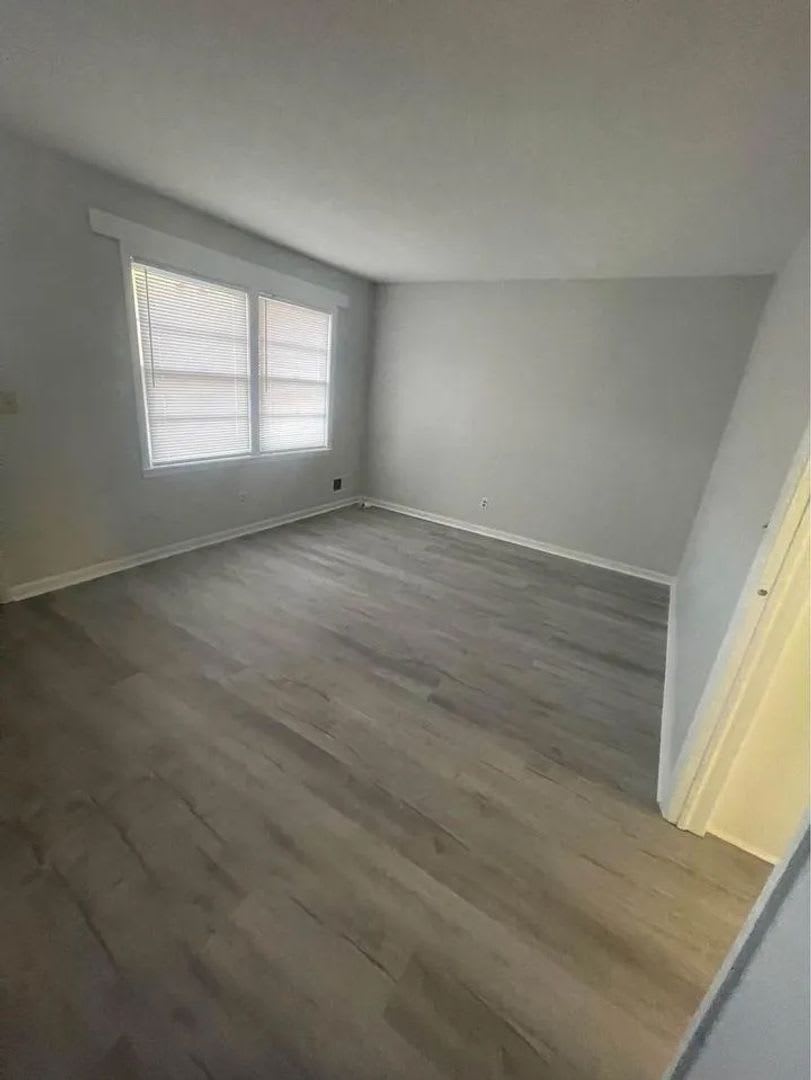 Comfortable & Convenient Living in the Heart of West Columbia – photo 4
