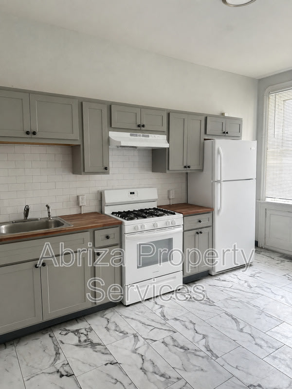 4523 Adelaide Ave – photo 2