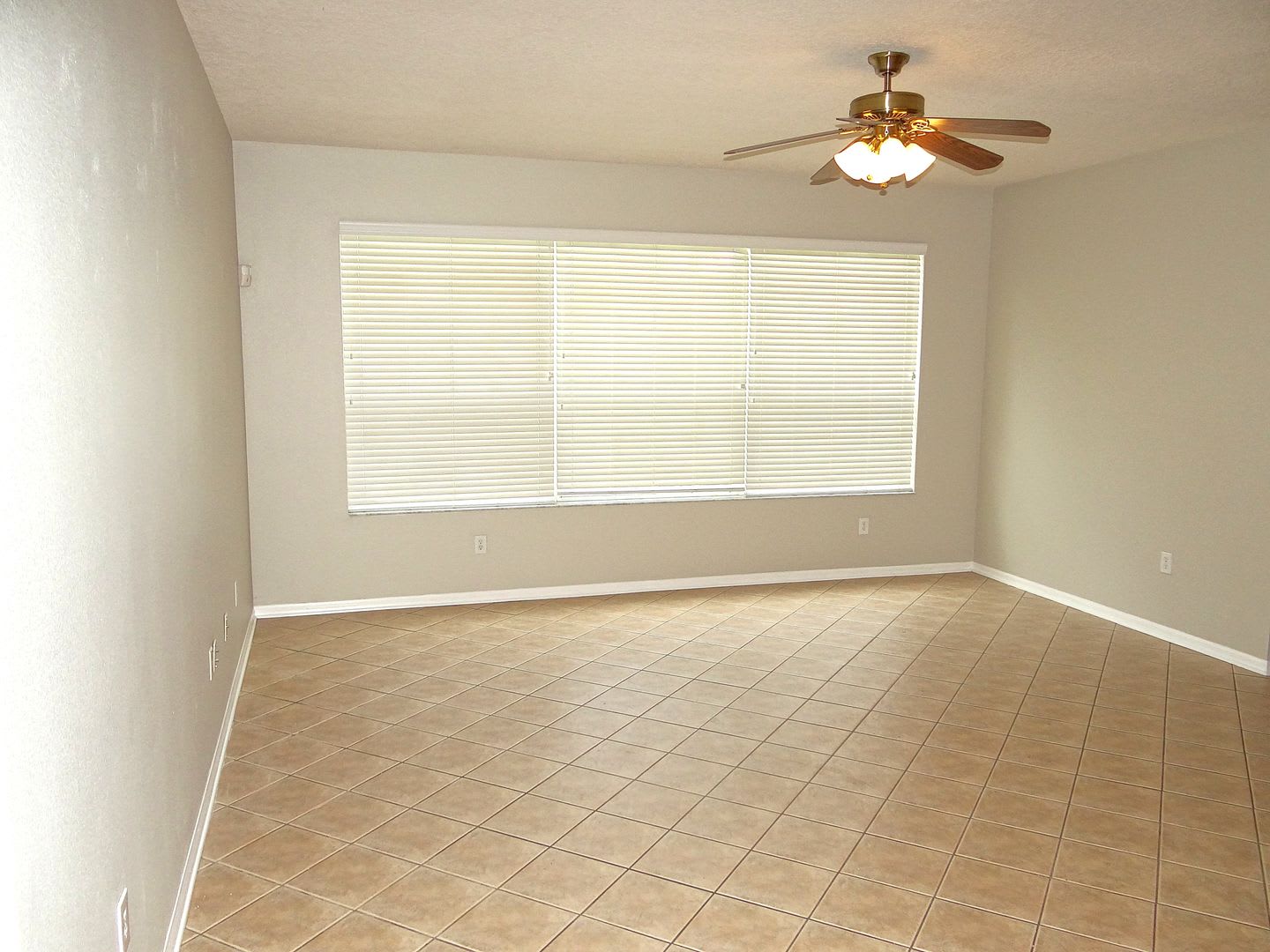 4/3/3 home in Panther Trace – photo 2