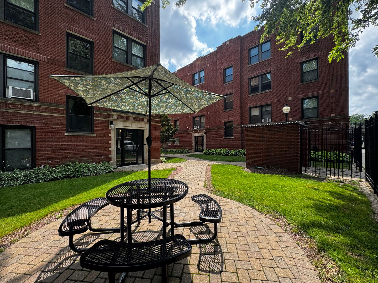 1375 W Greenleaf Ave – photo 2
