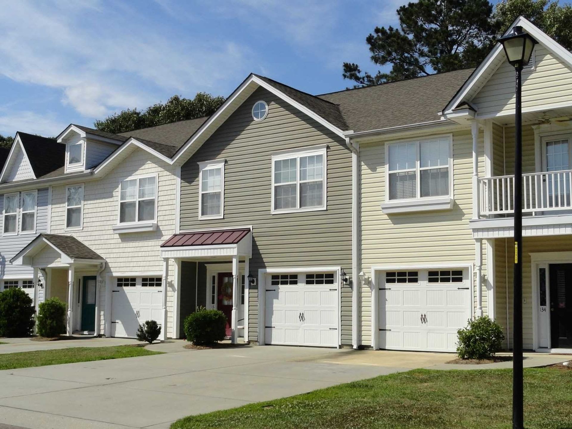 Spacious 3BR Townhome + Garage – photo 2