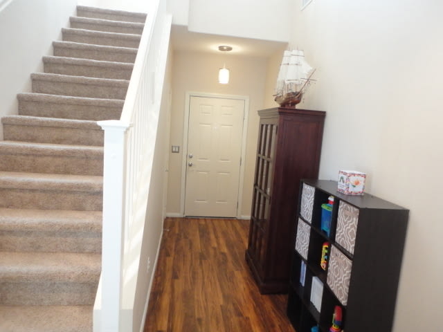 Beautiful 2 Story Home In Mountains Edge – photo 3