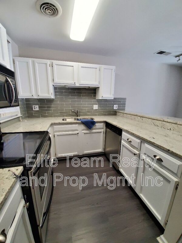230 S Cedar St – photo 4