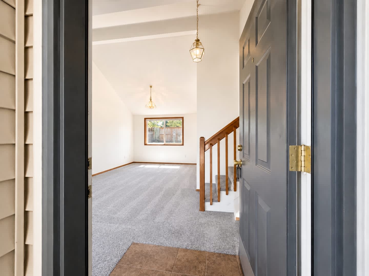 Spacious 3 Bedroom Home with Fenced Backyard – photo 4
