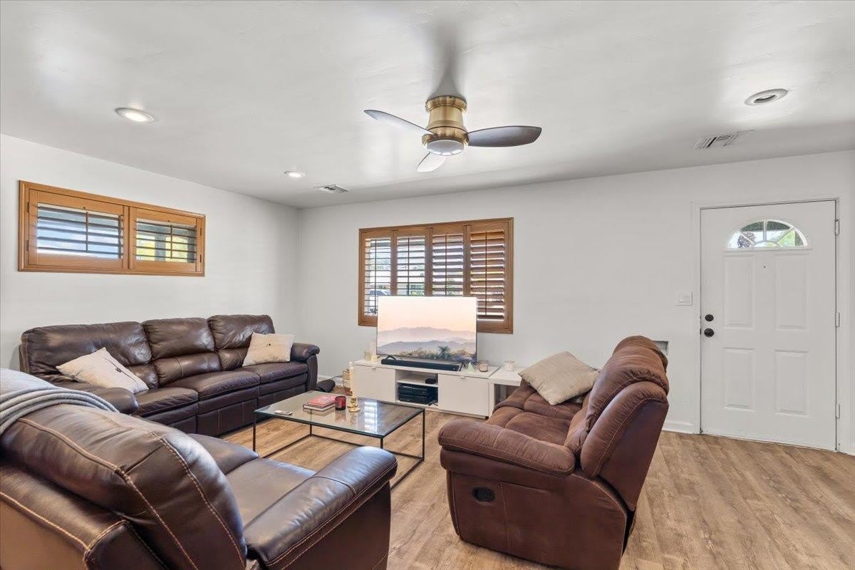 535 W 19TH Street – photo 3