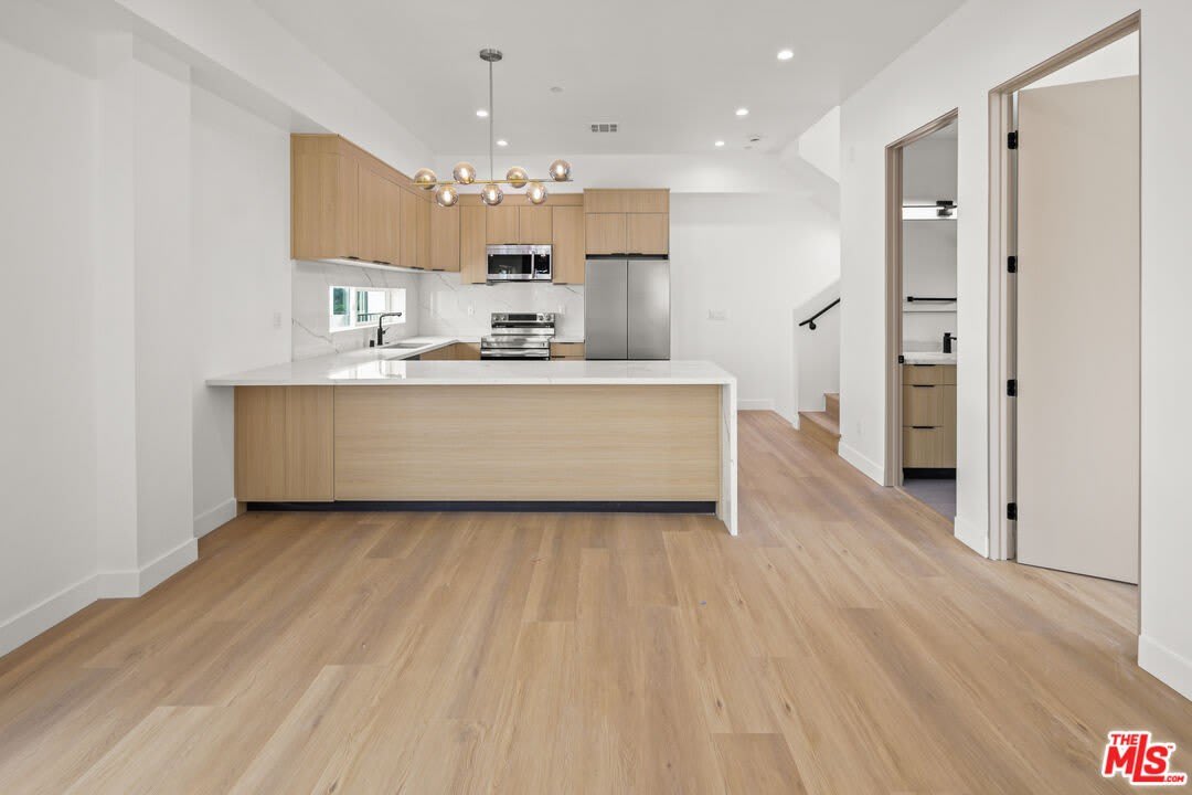 11006 Hortense St – photo 5