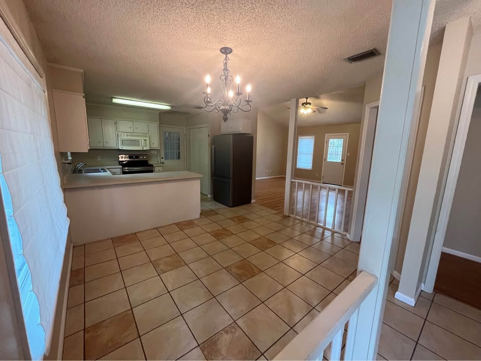3212 Tyndall Drive – photo 2