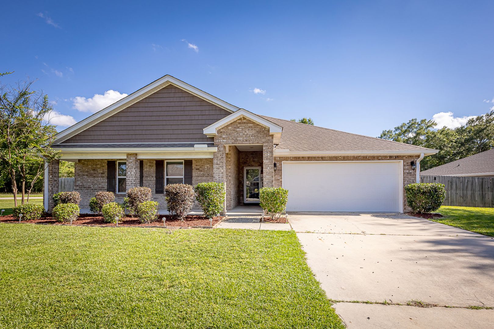 Spacious 4BR Home on Oversized Lot in Woolmarket with Covered Patio & Fire Pit – photo 1