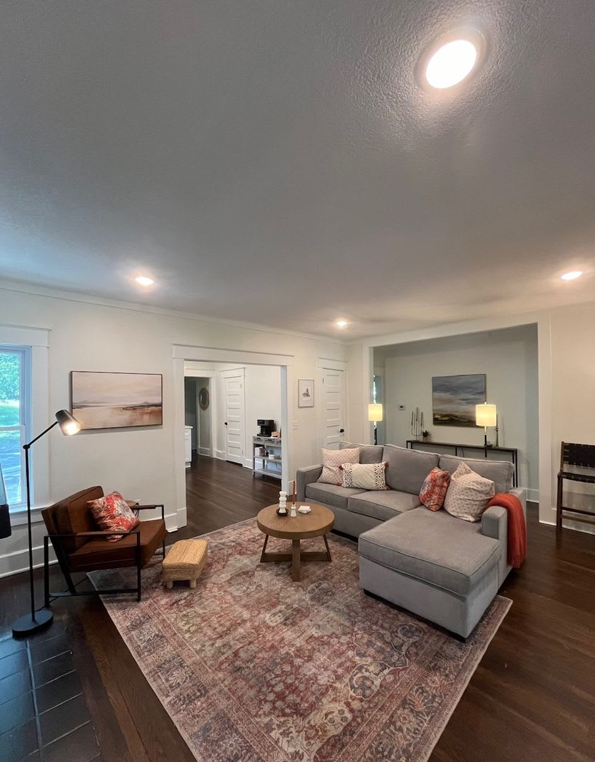 8201 Fully Renovated Home In The Heart Of Overland Park Walk To Downtown And The New Farmer S Market Original Hardwood Floors Modern Updates Throughout – photo 4