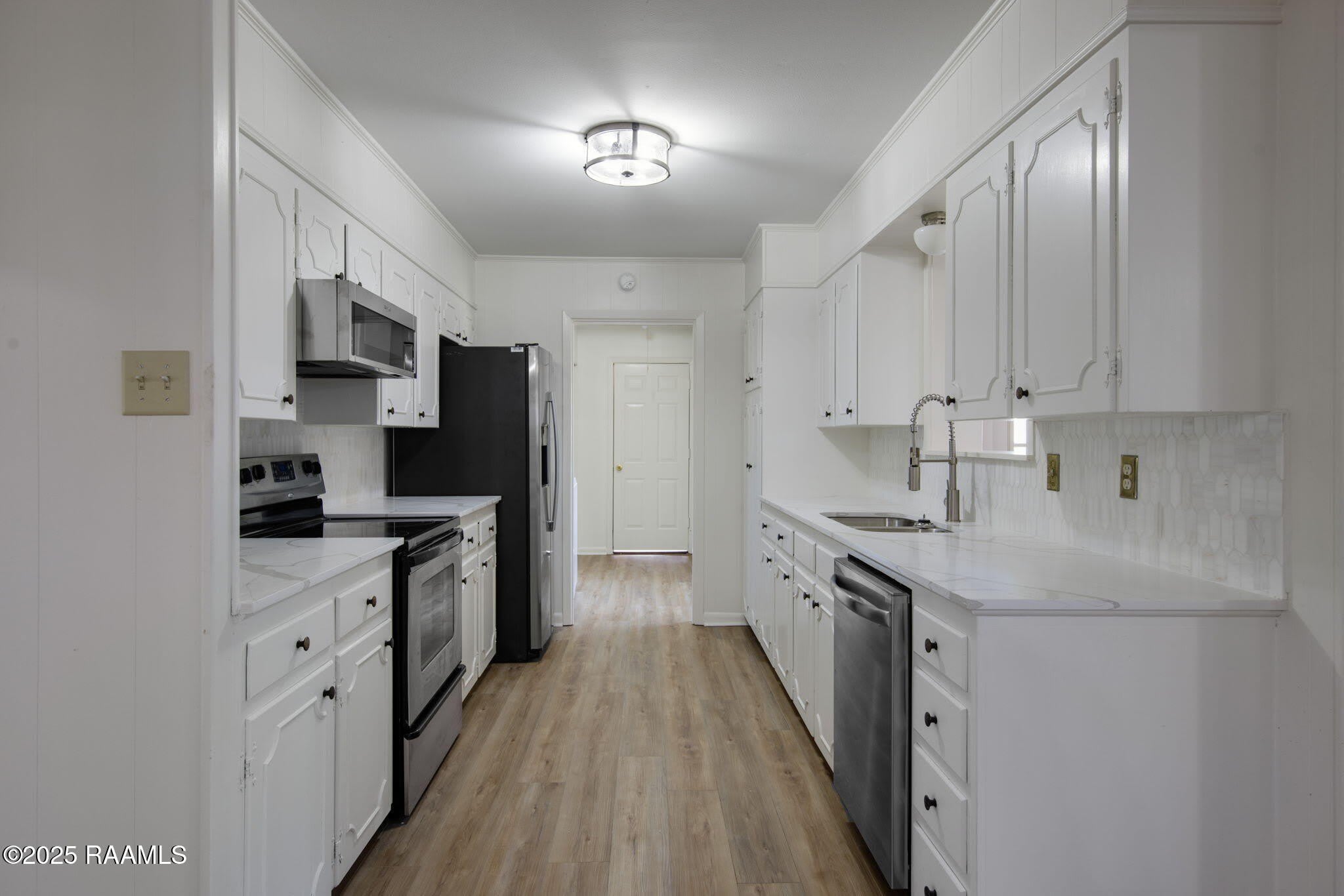 421 Kim Drive – photo 4