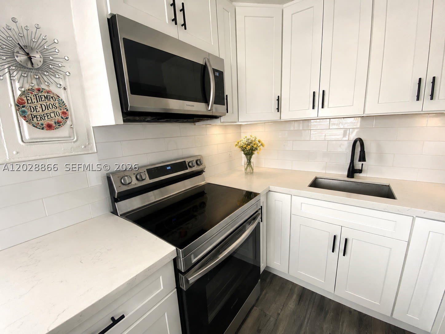 1570 W 46Th St – photo 4