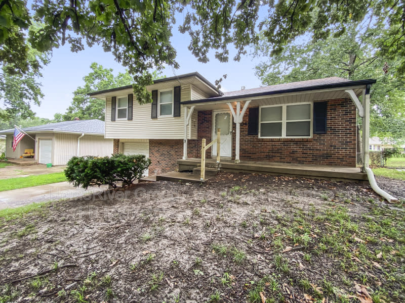 5804 N Drury Ave – photo 2