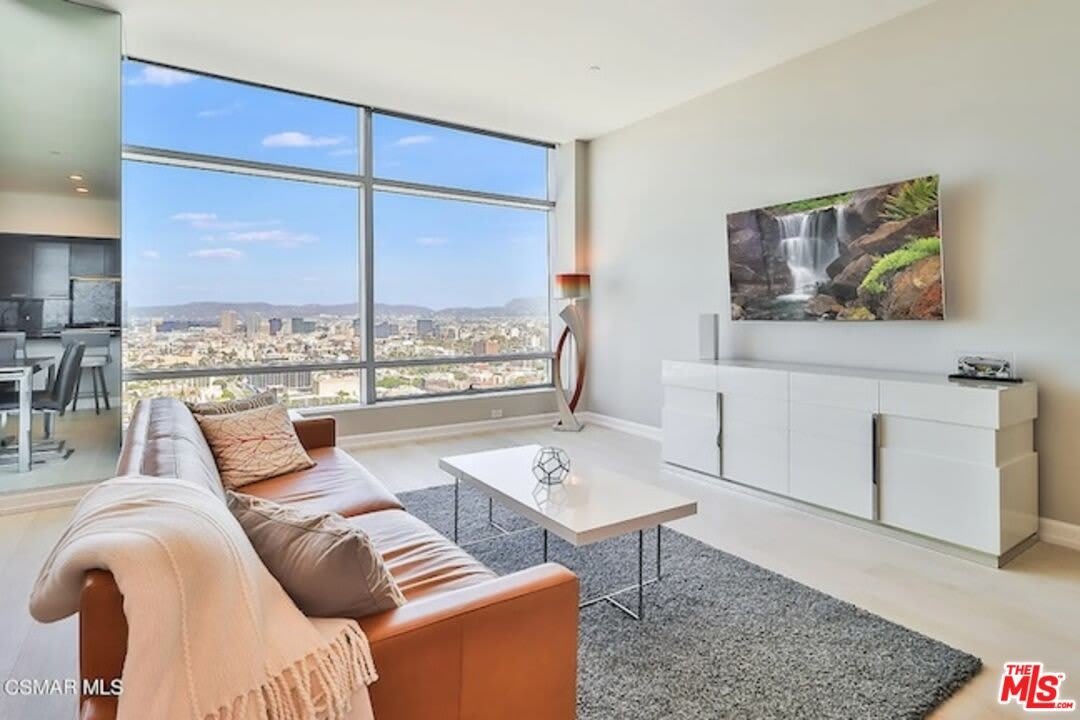 900 W Olympic Blvd – photo 2