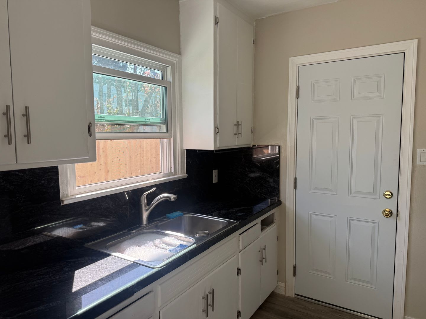 Charming 2 Bedroom Home In Coastal Oceanside Call 6 1 9 8 8 8 5 5 5 4 – photo 4