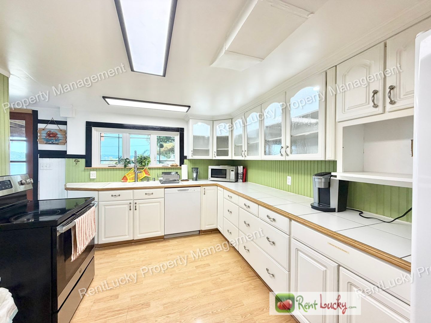 BEAUTIFUL 3 Bedroom Dash Point Home w/ Water Views and Unique Layout! – photo 4
