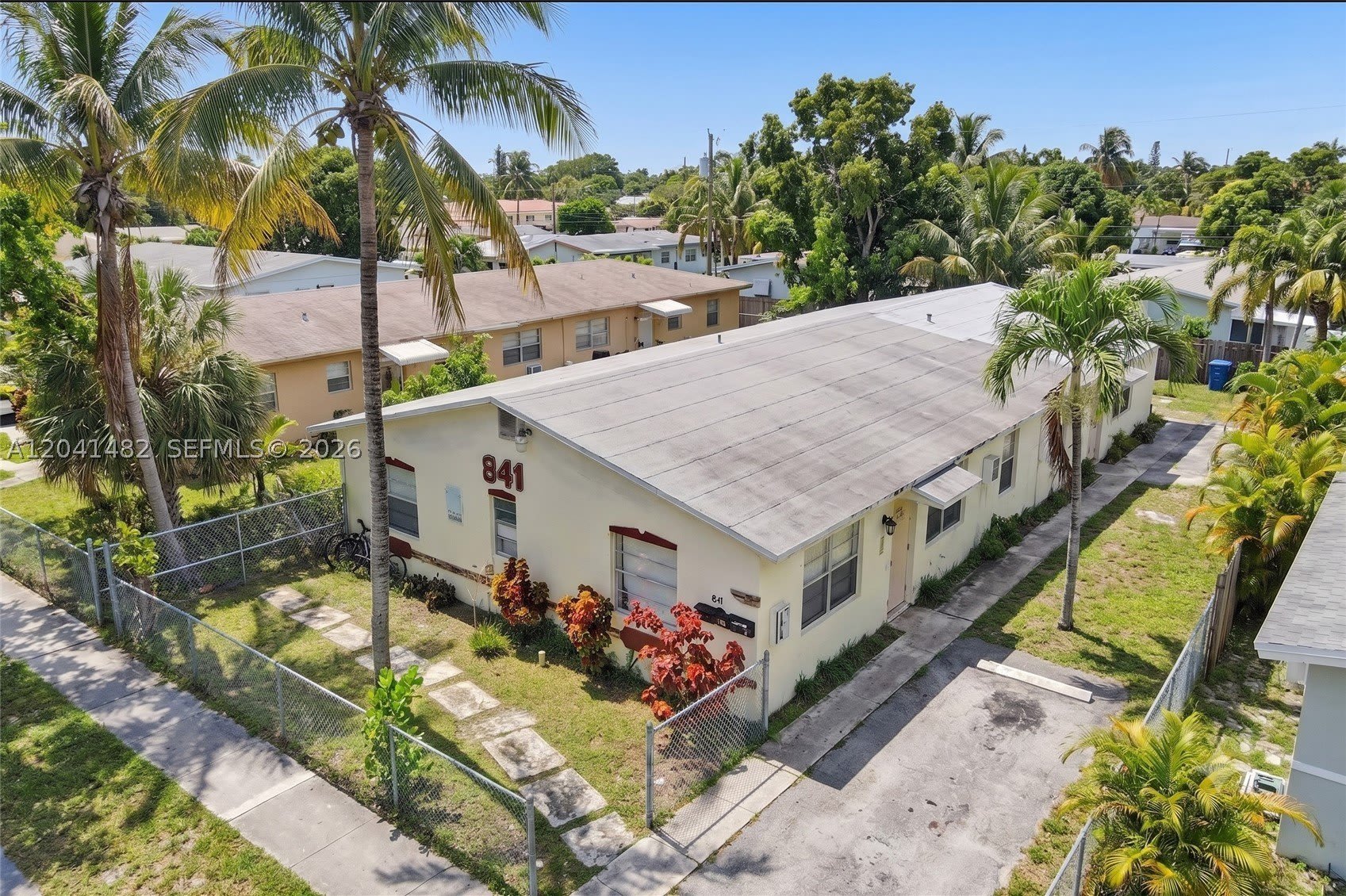 841 SW 7th St – photo 1
