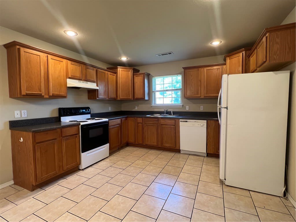 1682 Willowbrook Drive – photo 3