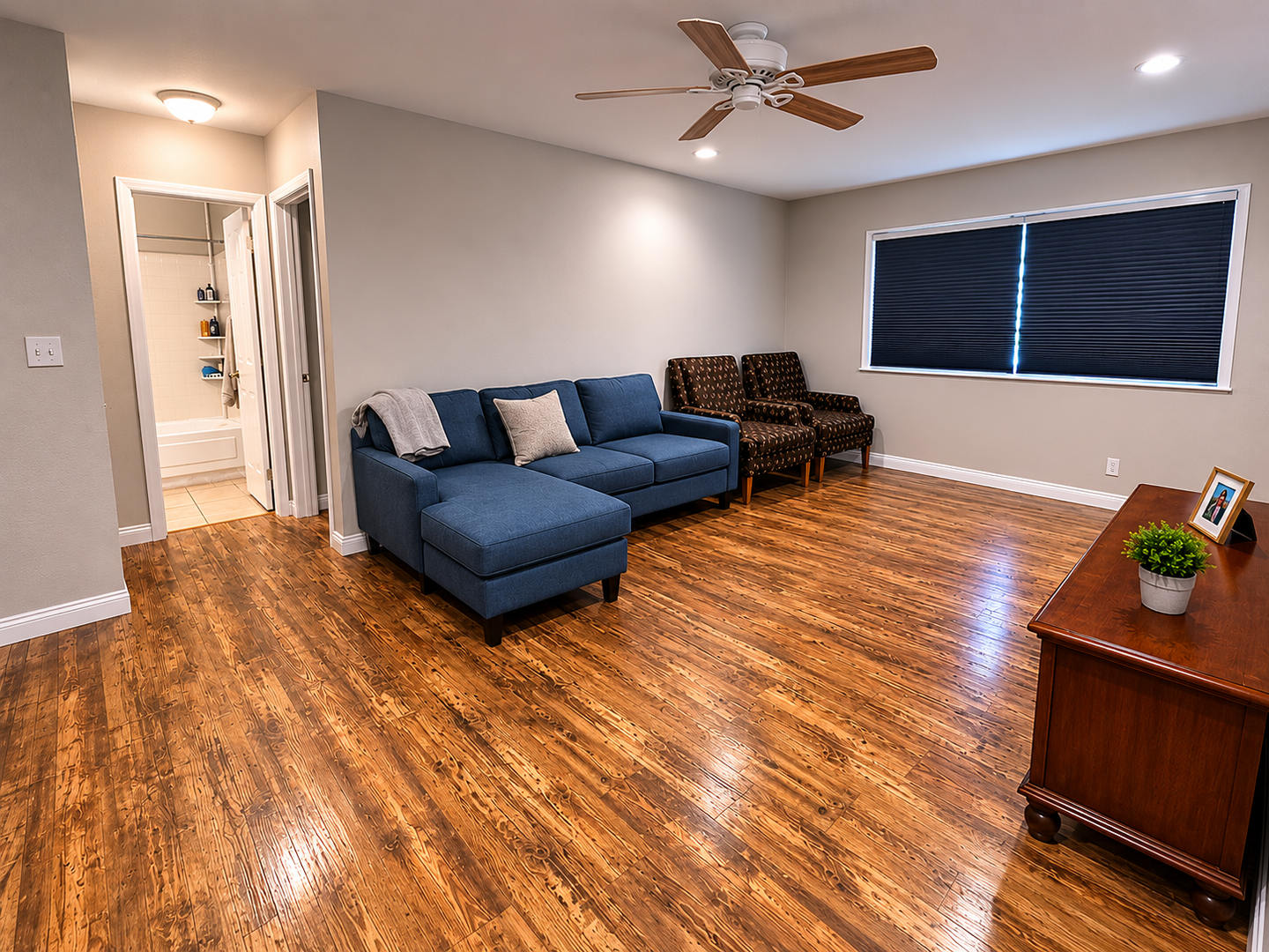 Adorable Downtown Condo – photo 3