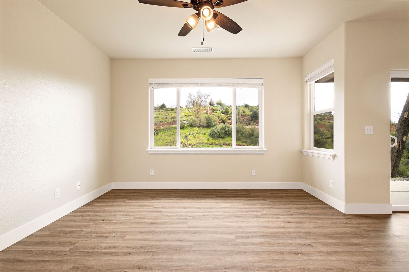 Welcome to your new 1 bedroom home nestled in the serene beauty of Paradise, CA! – photo 4