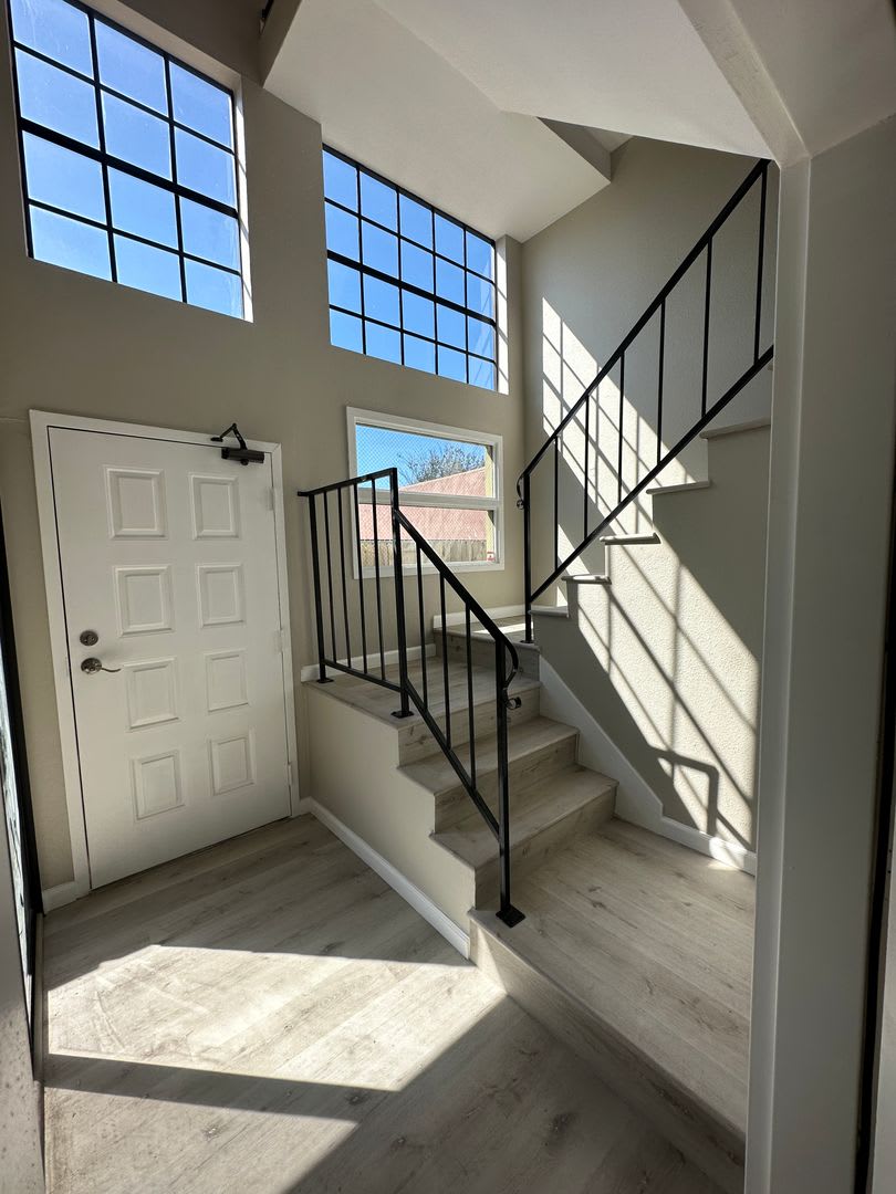 Beautiful, Upgraded, 3 Story Townhome w/Attached Garage, Central A/C, W/D – photo 5