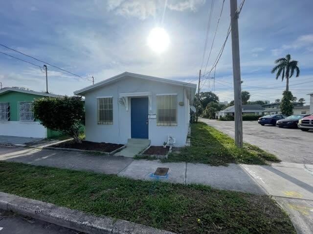 420 DOUGLASS Avenue – photo 1