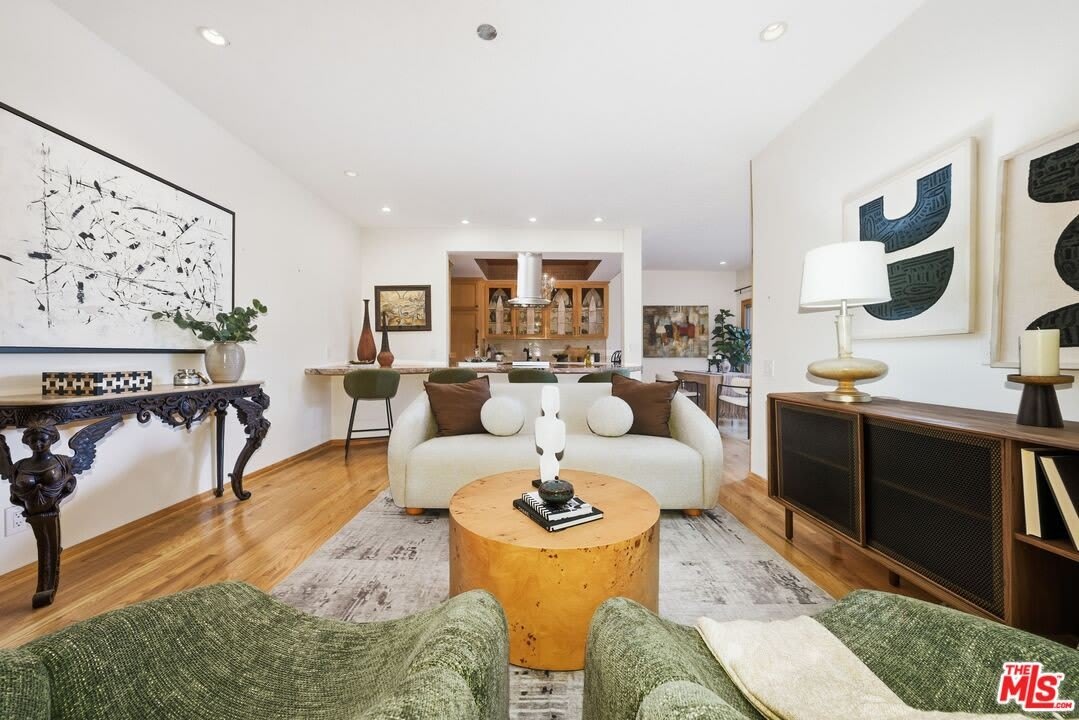 612 S Barrington Ave – photo 3