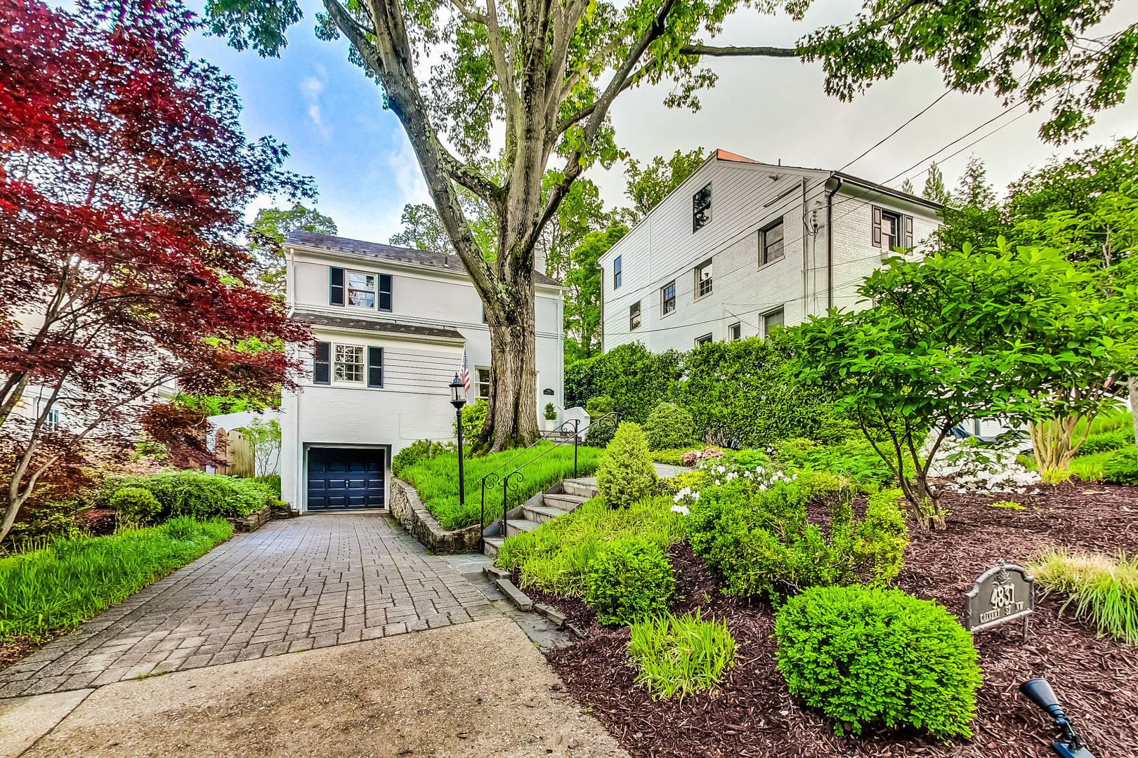 Stunning 4 Bed 2 Full 2 1 2 Bath Classic In Nw Dc – photo 4
