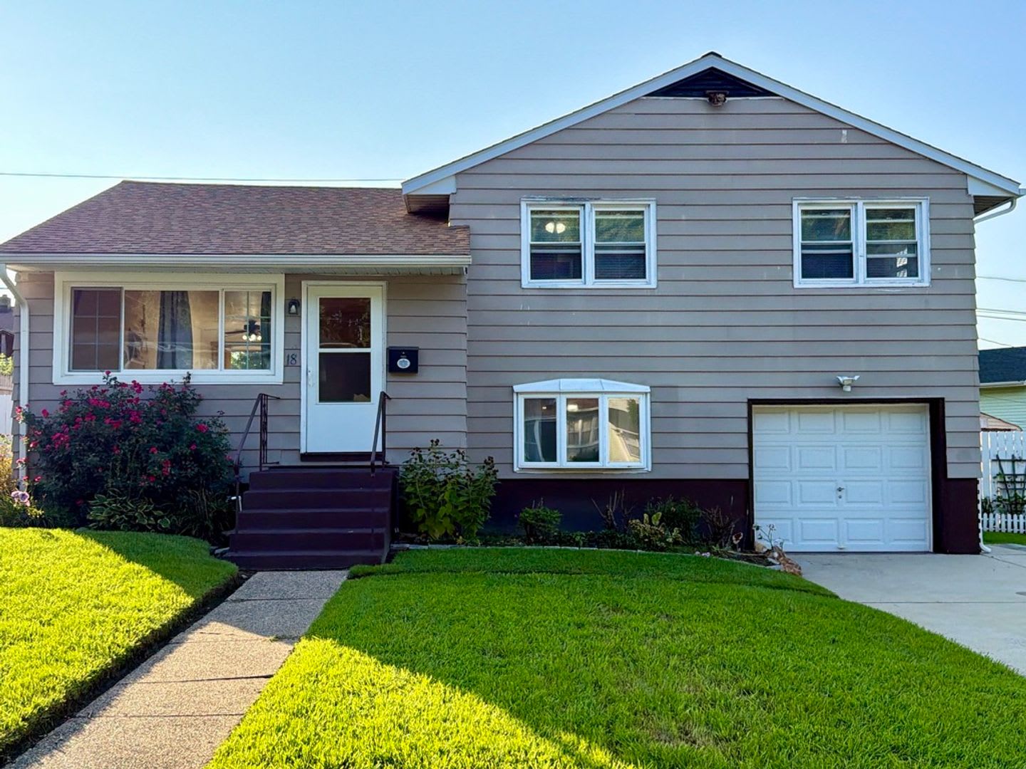 Welcome to 18 Aquilla Ave! – photo 2