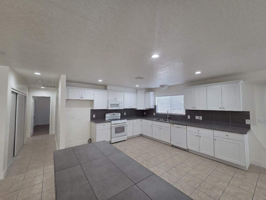 9425 Vista Del Valle – photo 2