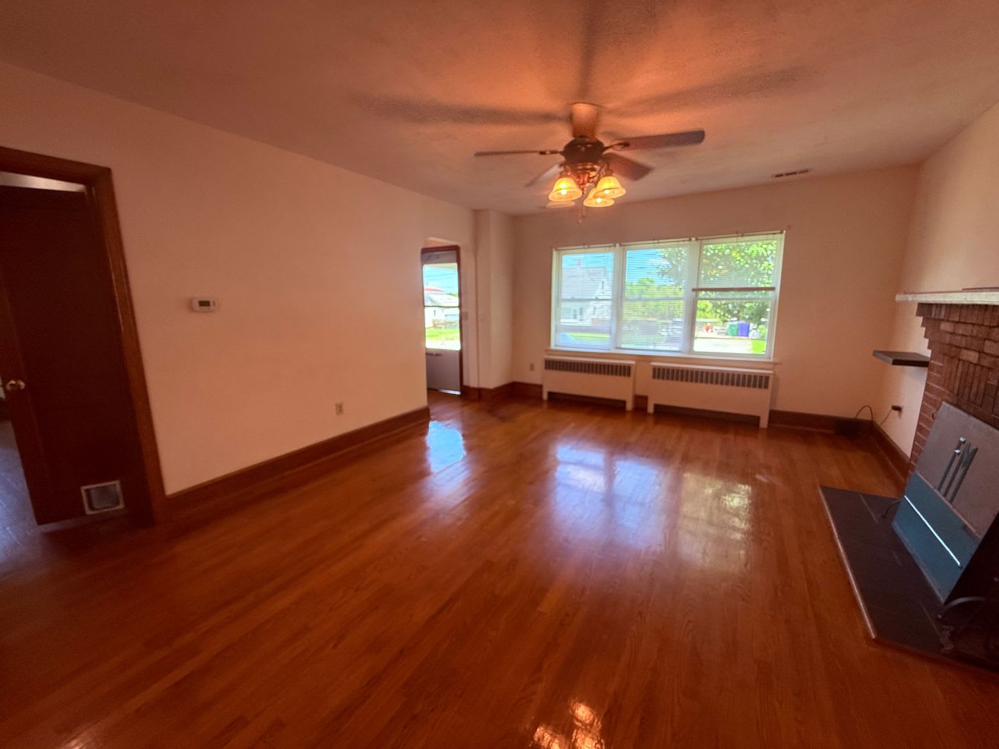 Pet Friendly 3 Bedroom 2 Bath Home With Hardwood Floors – photo 2