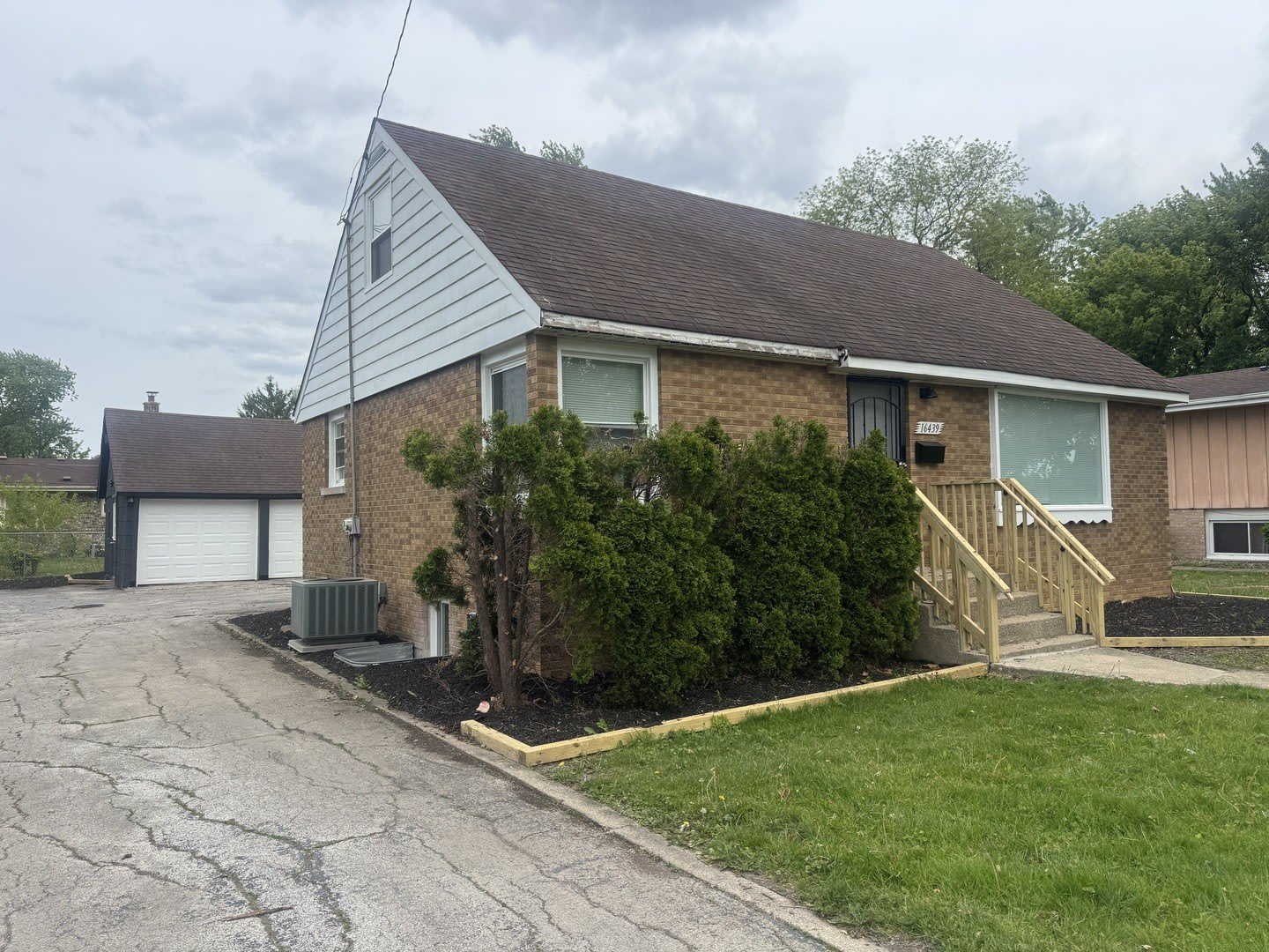 16439 Cottage Grove Avenue – photo 3