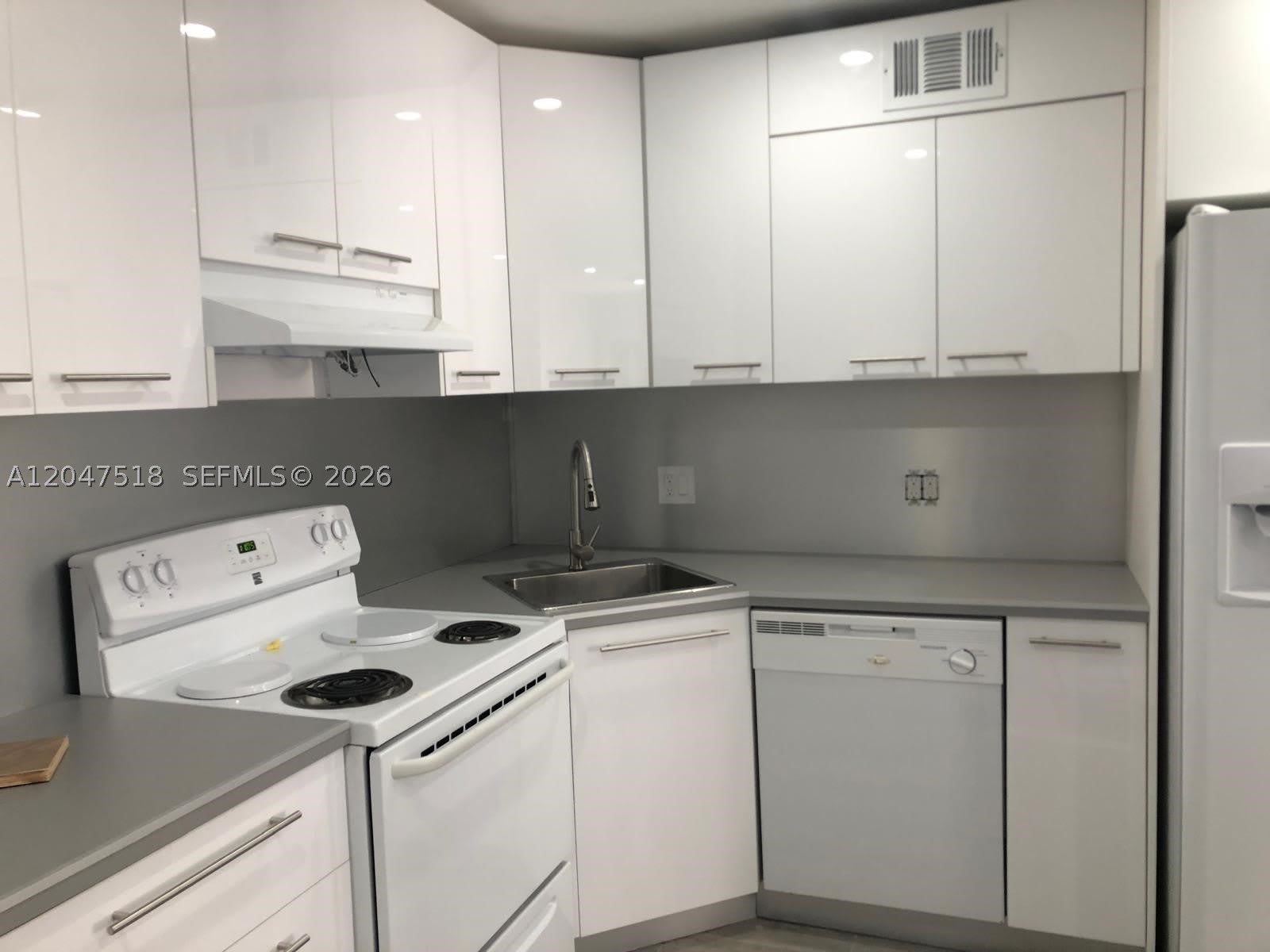 3642 NE 171st St – photo 2