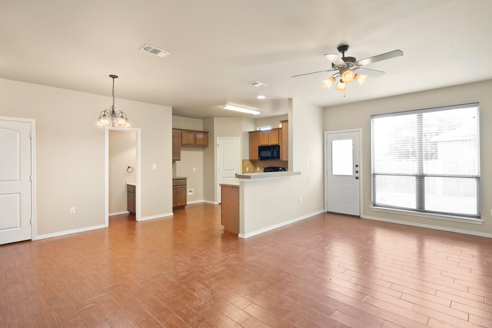 Available Now Beautiful 3 Bedroom Duplex Located In New Braunfels Texas – photo 4