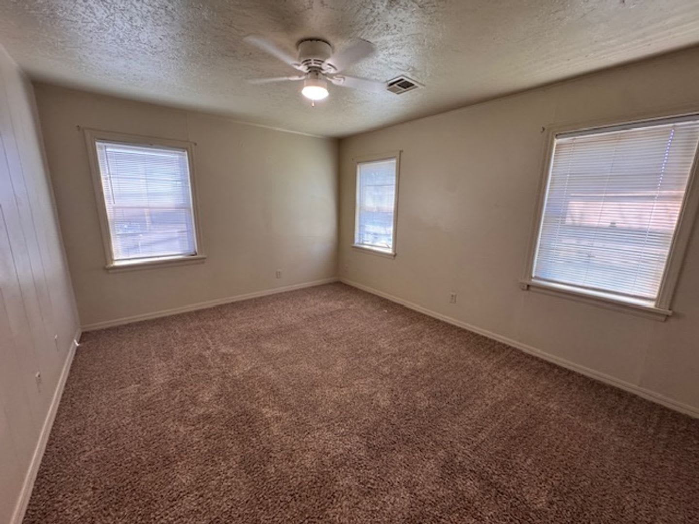 2 Bed Plus Loft 1 Bath Garage Conversion Great Area New Countertops And Kitchen And Bath Updates – photo 5