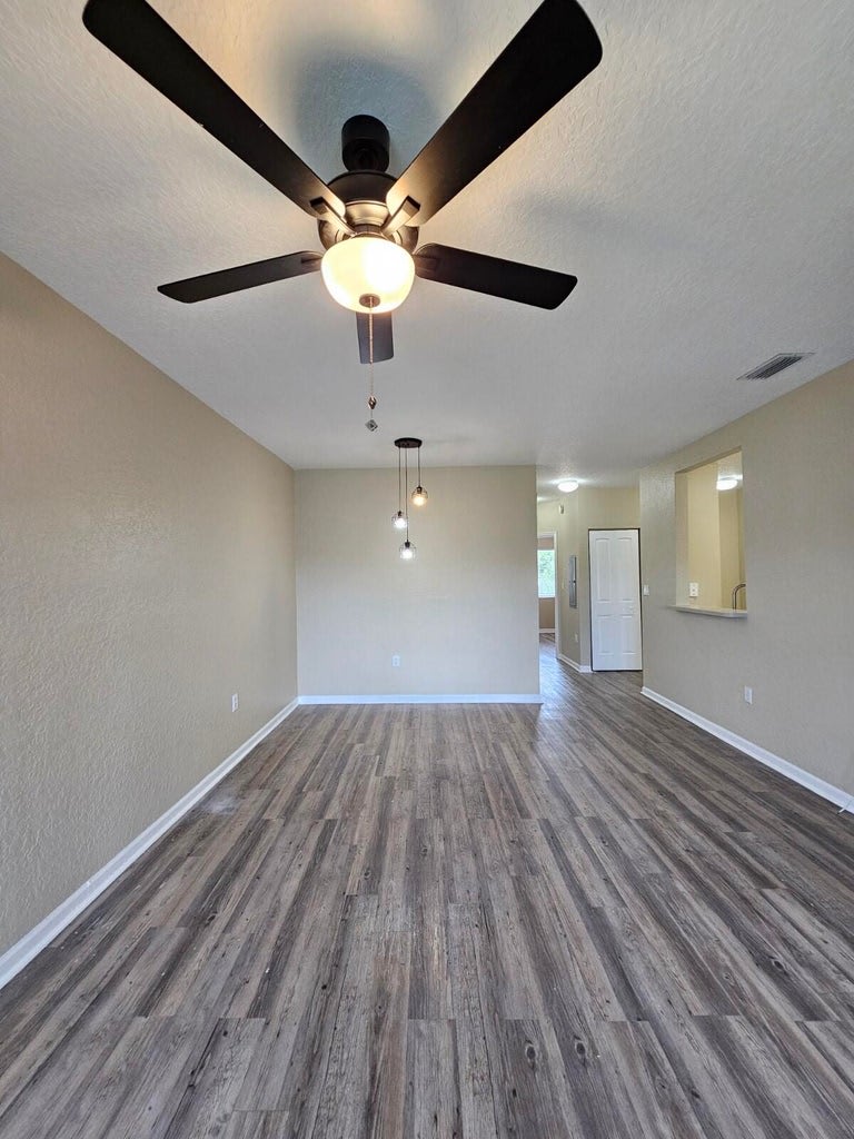 1063 Golden Lakes Blvd – photo 4