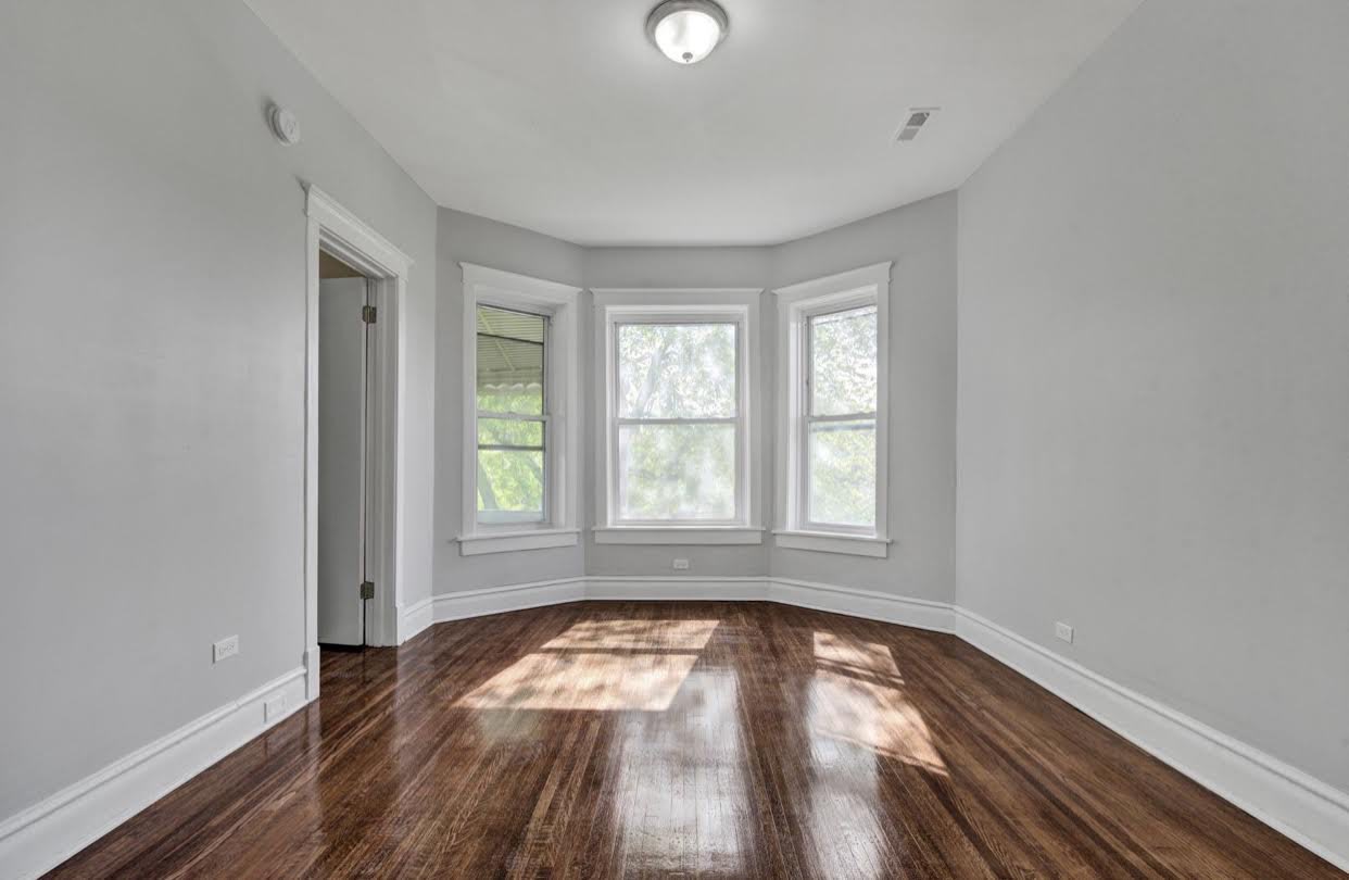 7136 South Michigan Avenue – photo 2