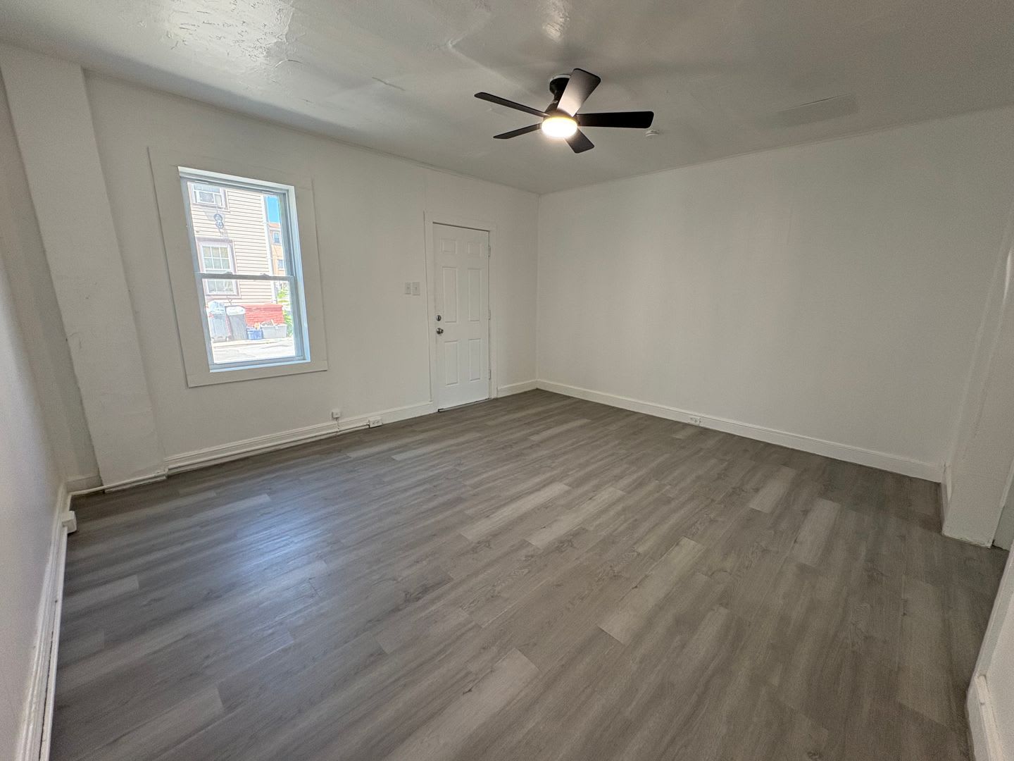 Newly Renovated Two Bedroom One Bathroom Row Home Move In Special Get 700 Off Your Second Month S Rent – photo 4