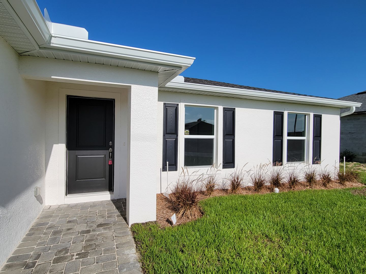 Charming & Modern 4 Bed 2 Bath with Screened Lanai – photo 2