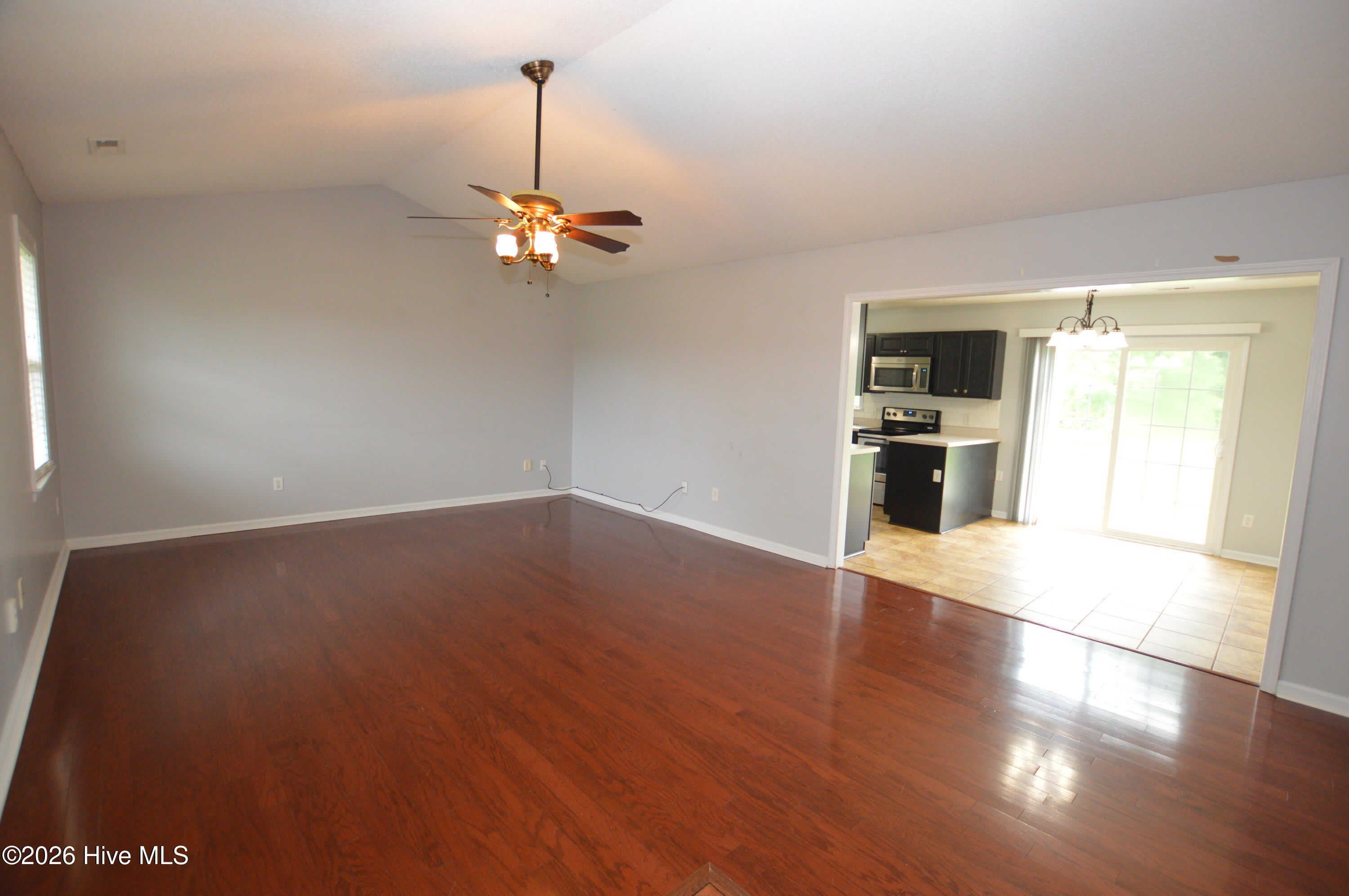 107 Esquire Drive – photo 2