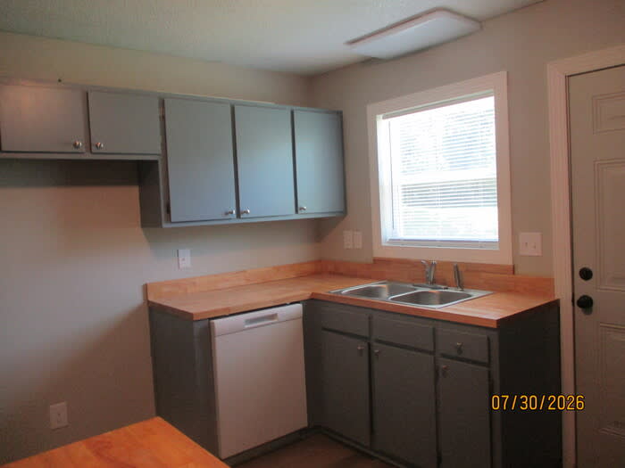 323 Oak Street – photo 5
