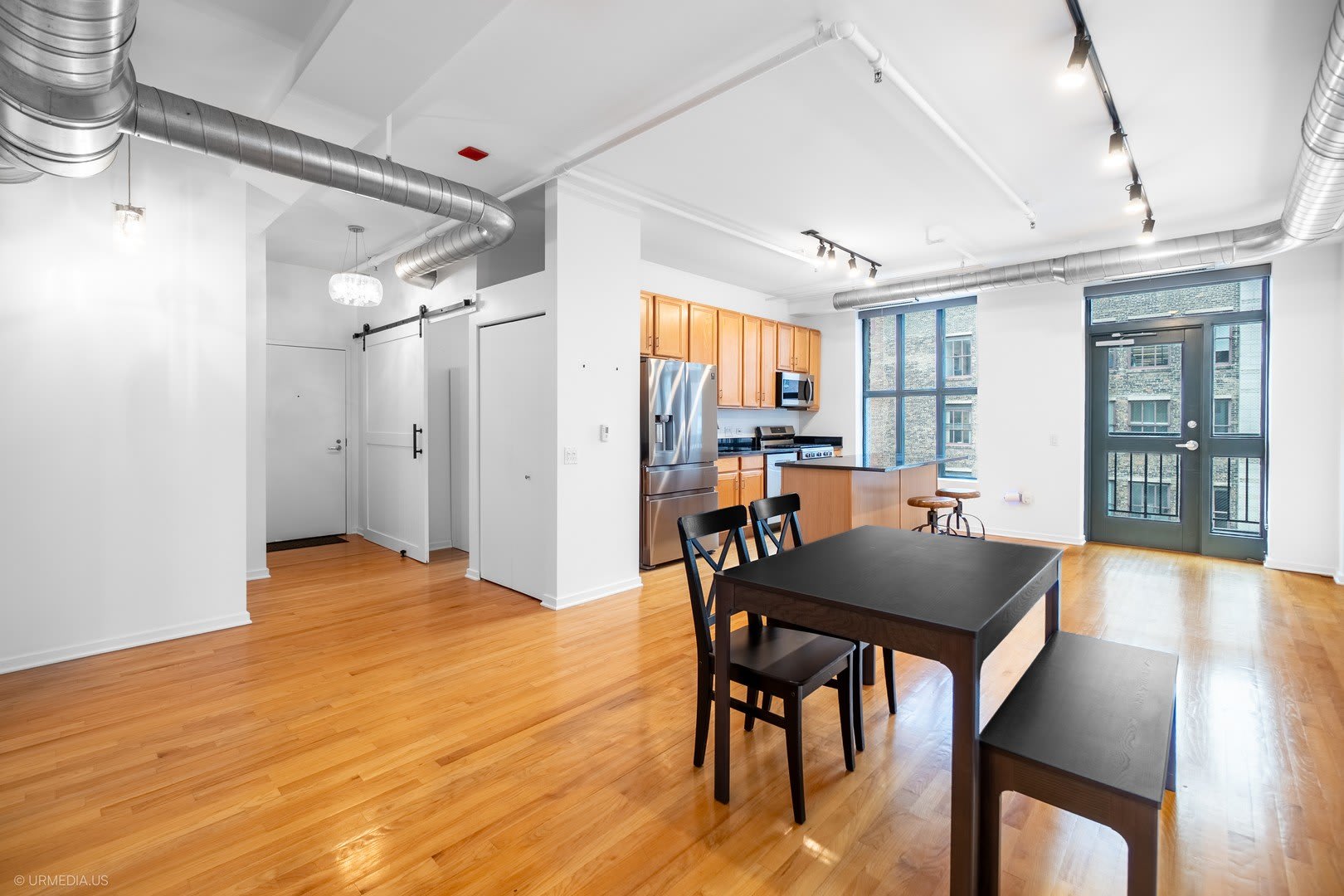 6 E Monroe Street – photo 3