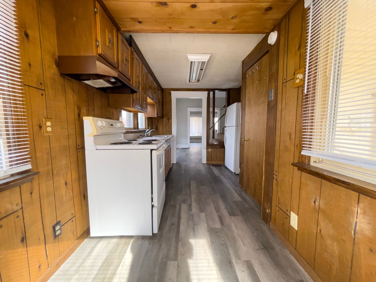 Preleasing For August Convenient Campus Living 4Br With Fenced Yard Covered Parking – photo 4
