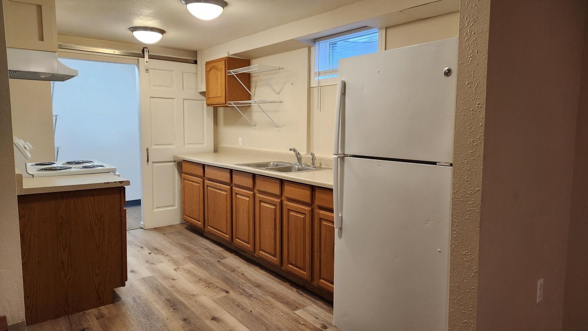 Three Bedroom with ALL Utilities Included – photo 3