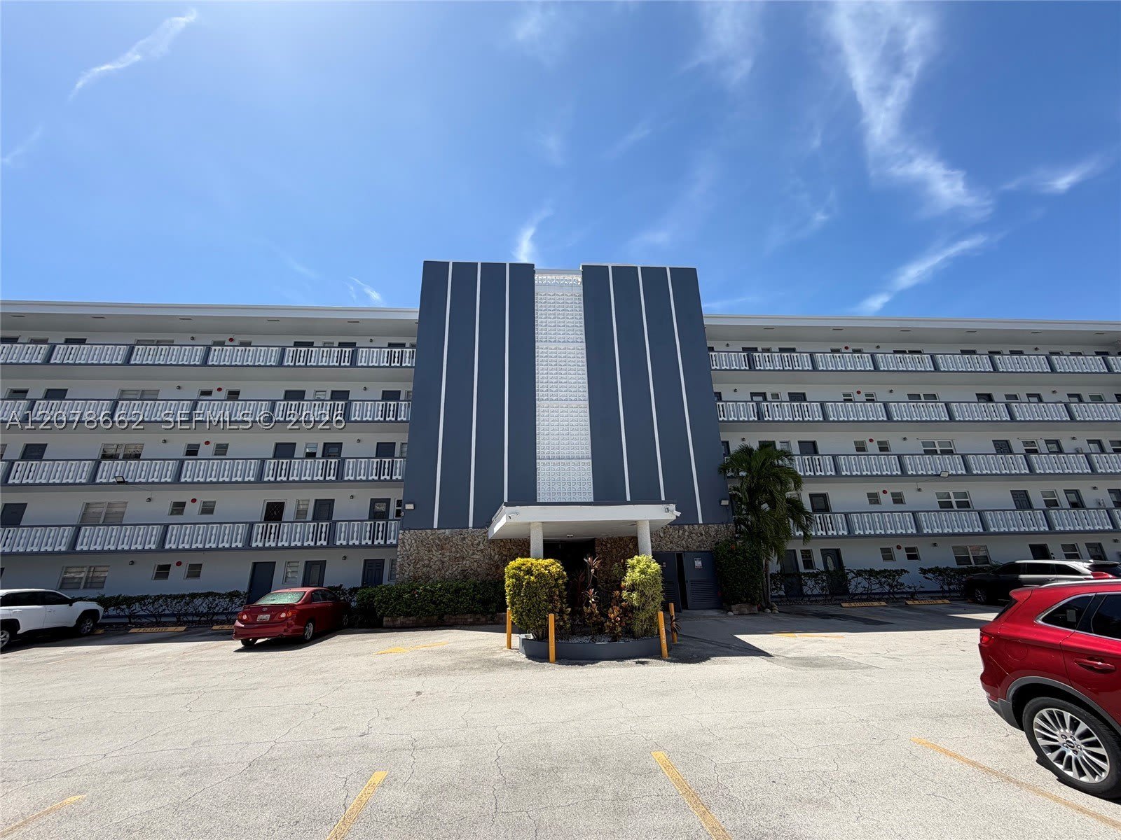 232 NE 12th Ave – photo 1
