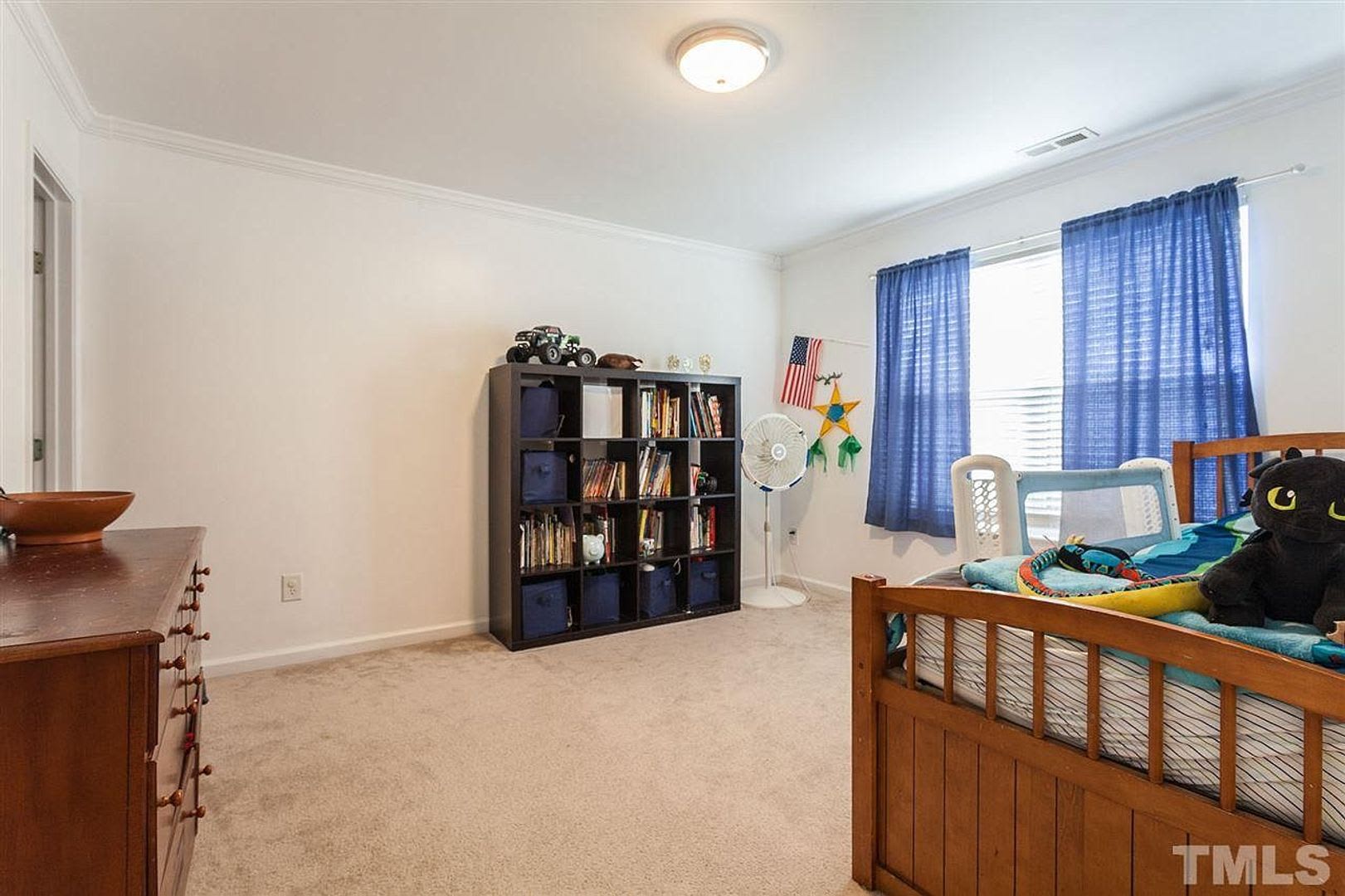 Room in 4 Bedroom Home at Autumn Leaf Ln – photo 2