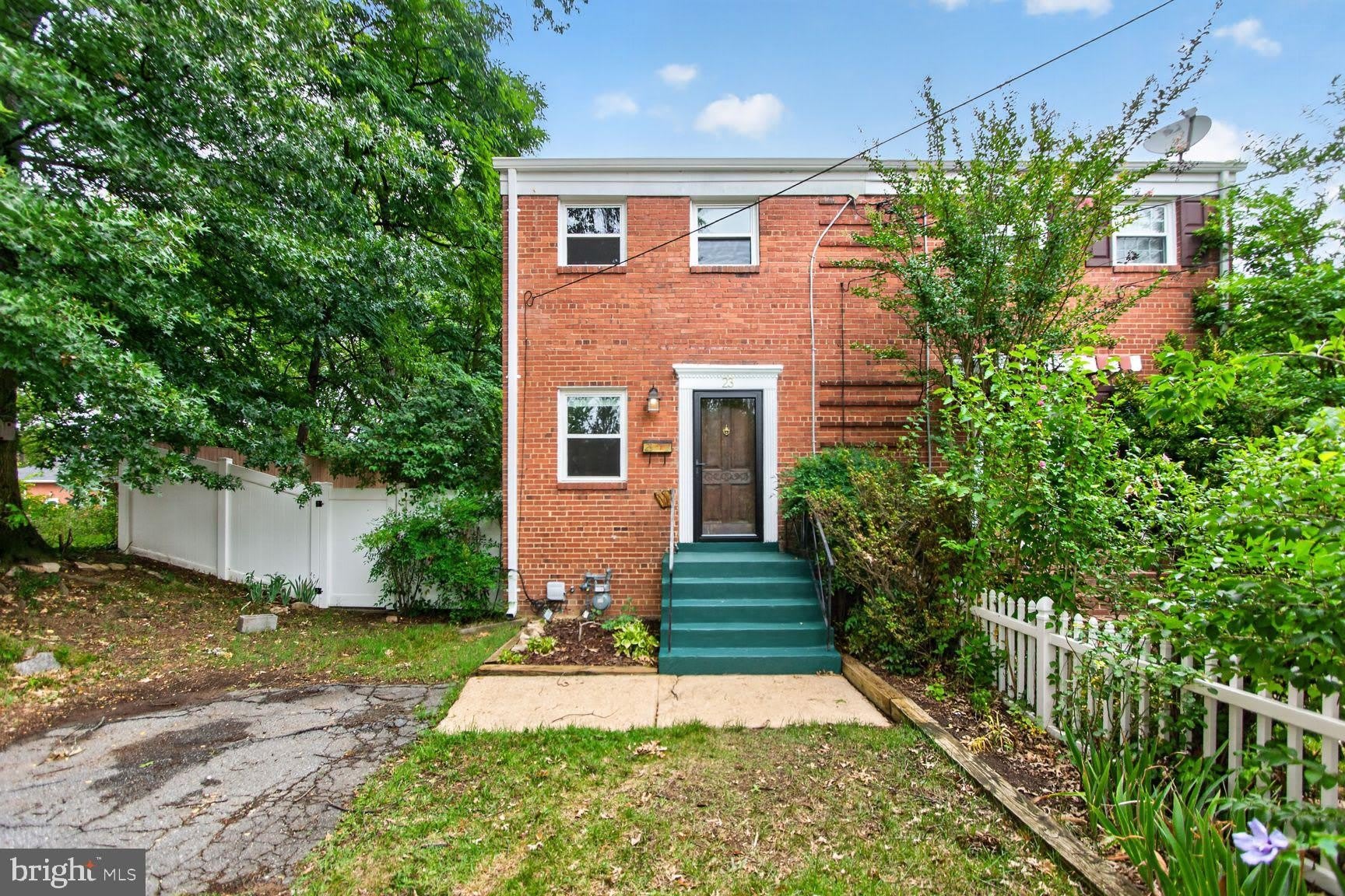 23 UNDERWOOD Place – photo 1